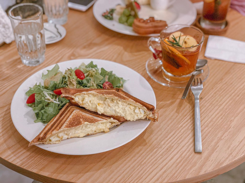 sansan小矮走跳日記-中山站咖啡廳 走進屋子裡 House go in 蛋沙拉烤土司