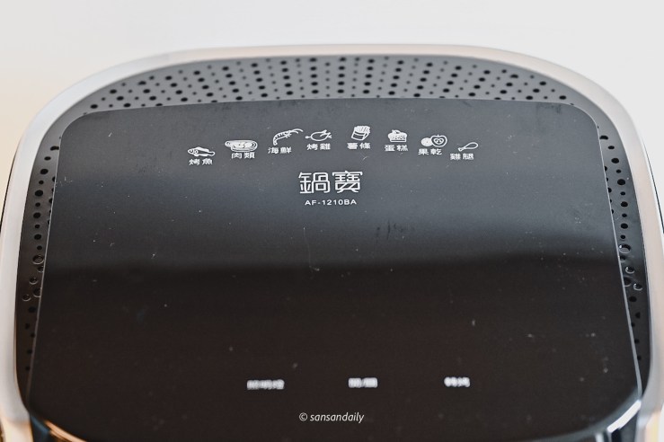 鍋寶 智慧多功能氣炸烤箱12L 開箱 @sansan小矮人走跳日記