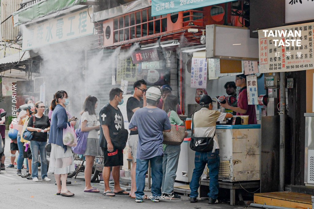 台北紅茶屋飲料專賣 排隊情景