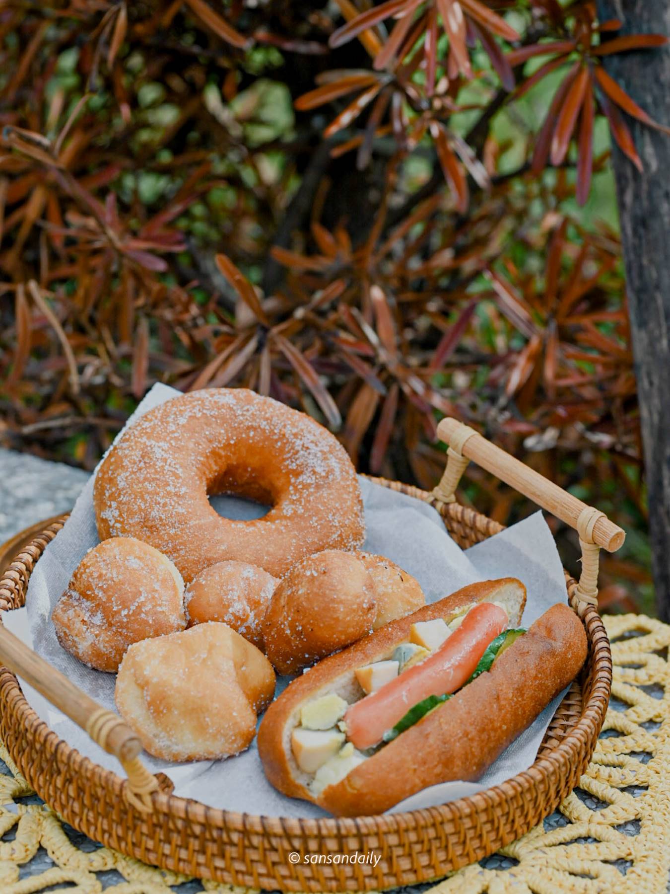 甜甜圈 熱狗沙拉