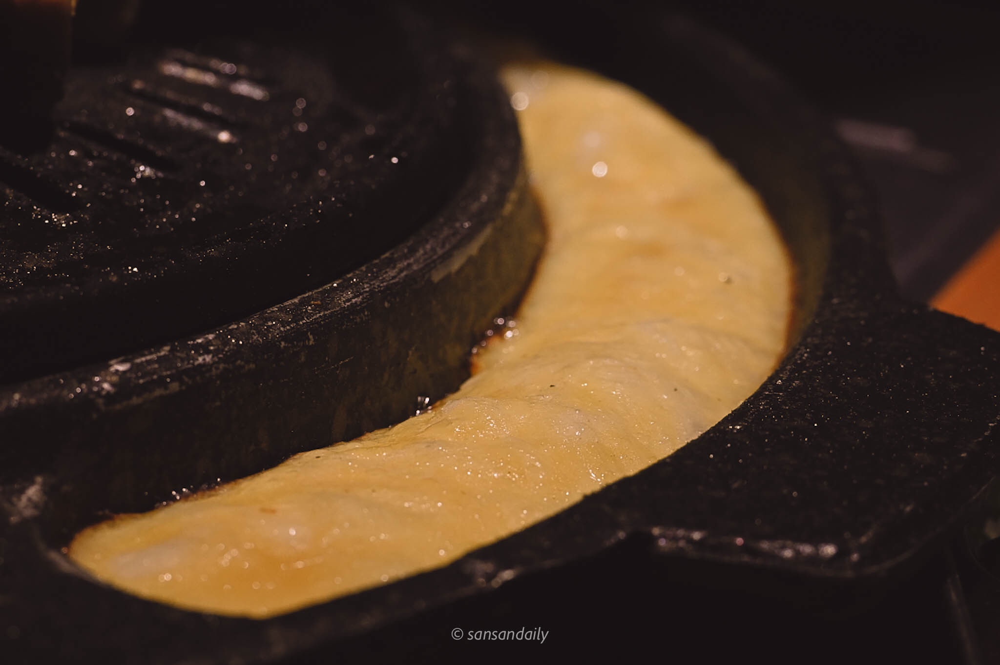 澎起的金黃色起司烘蛋