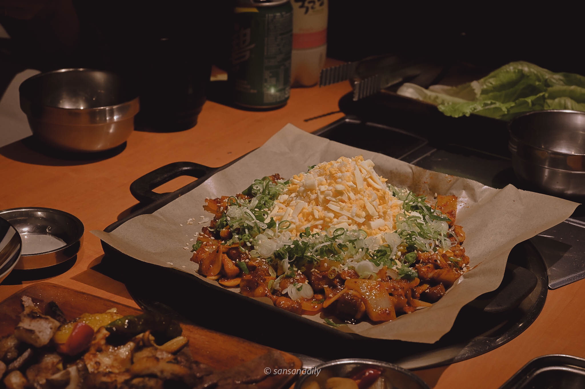 中間滿滿的起司周圍有韓式烤腸的韓式雪花烤腸