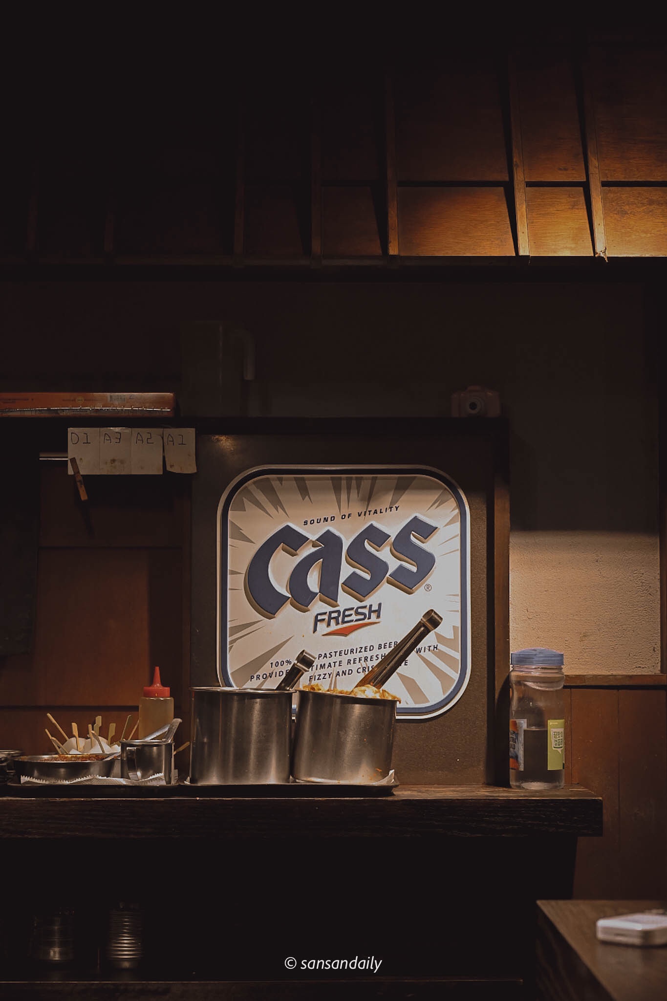 娘子韓食室內裝潢 韓國啤酒CASS酒標