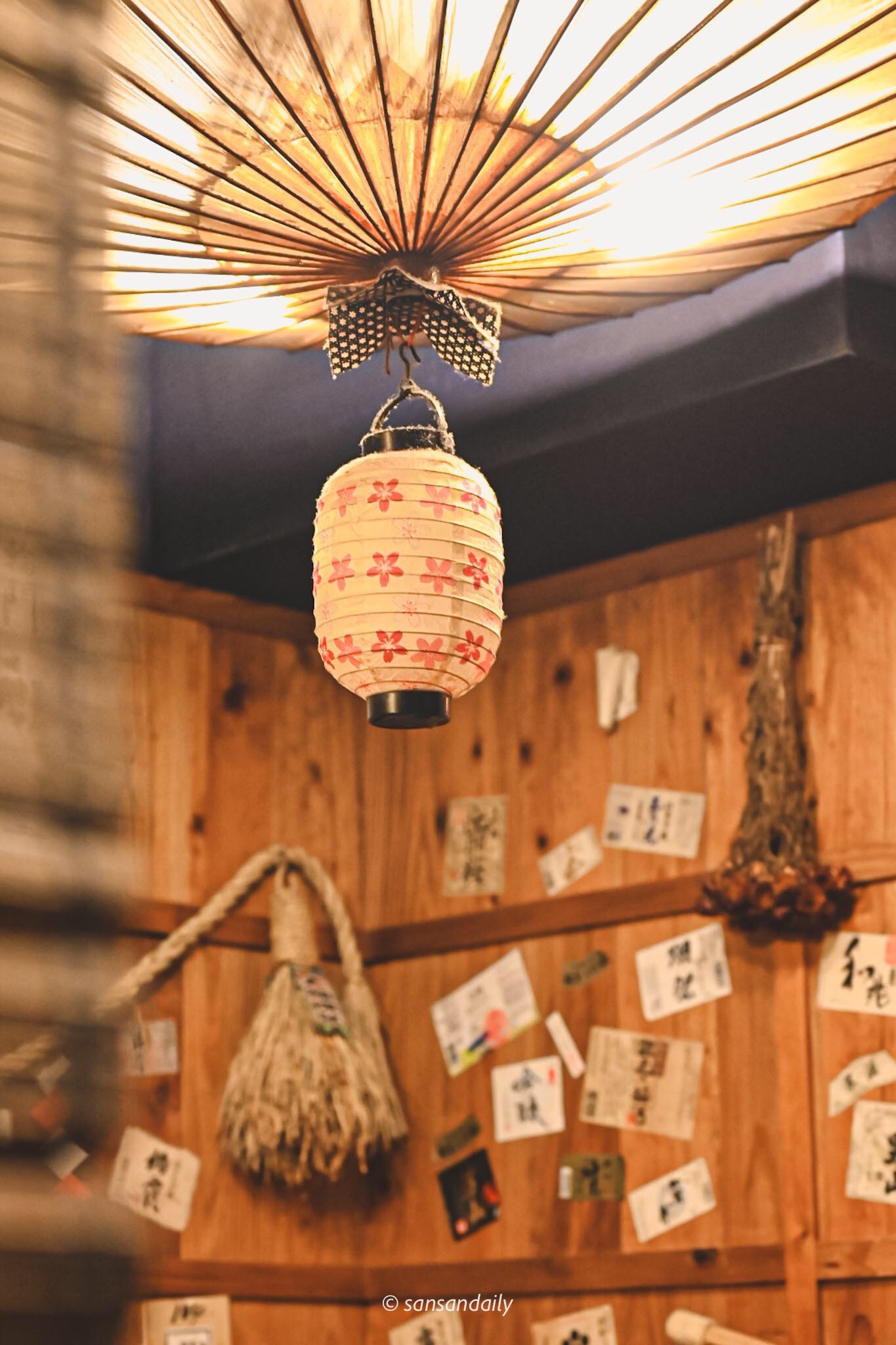 微風建一包廂裝飾的竹編吊燈