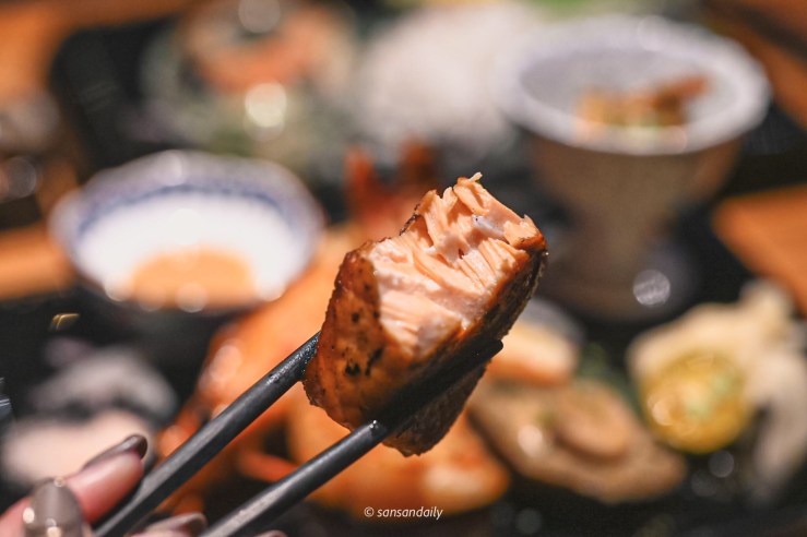 烤鮭魚肉質特寫