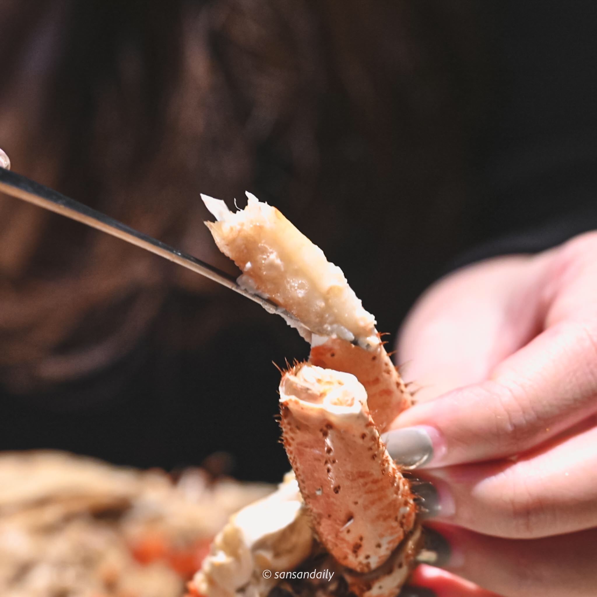用工具剔出麵包蟹蟹腳