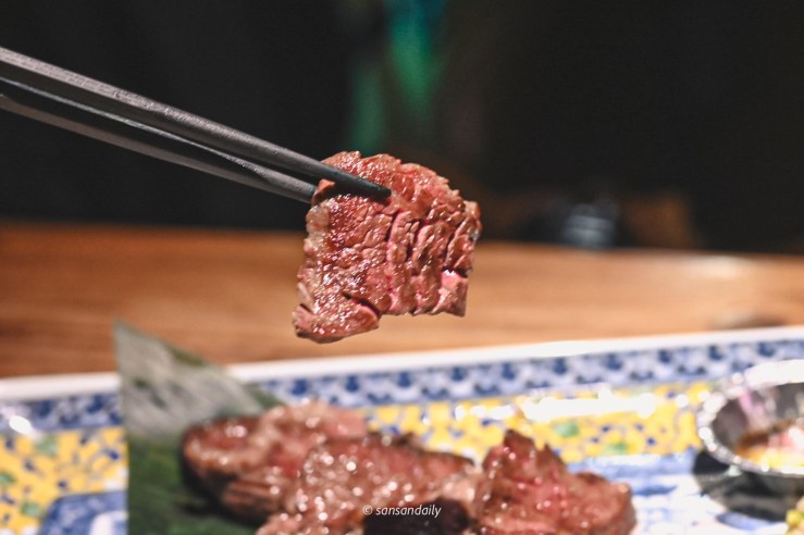 油脂發光的後腰翼板特寫