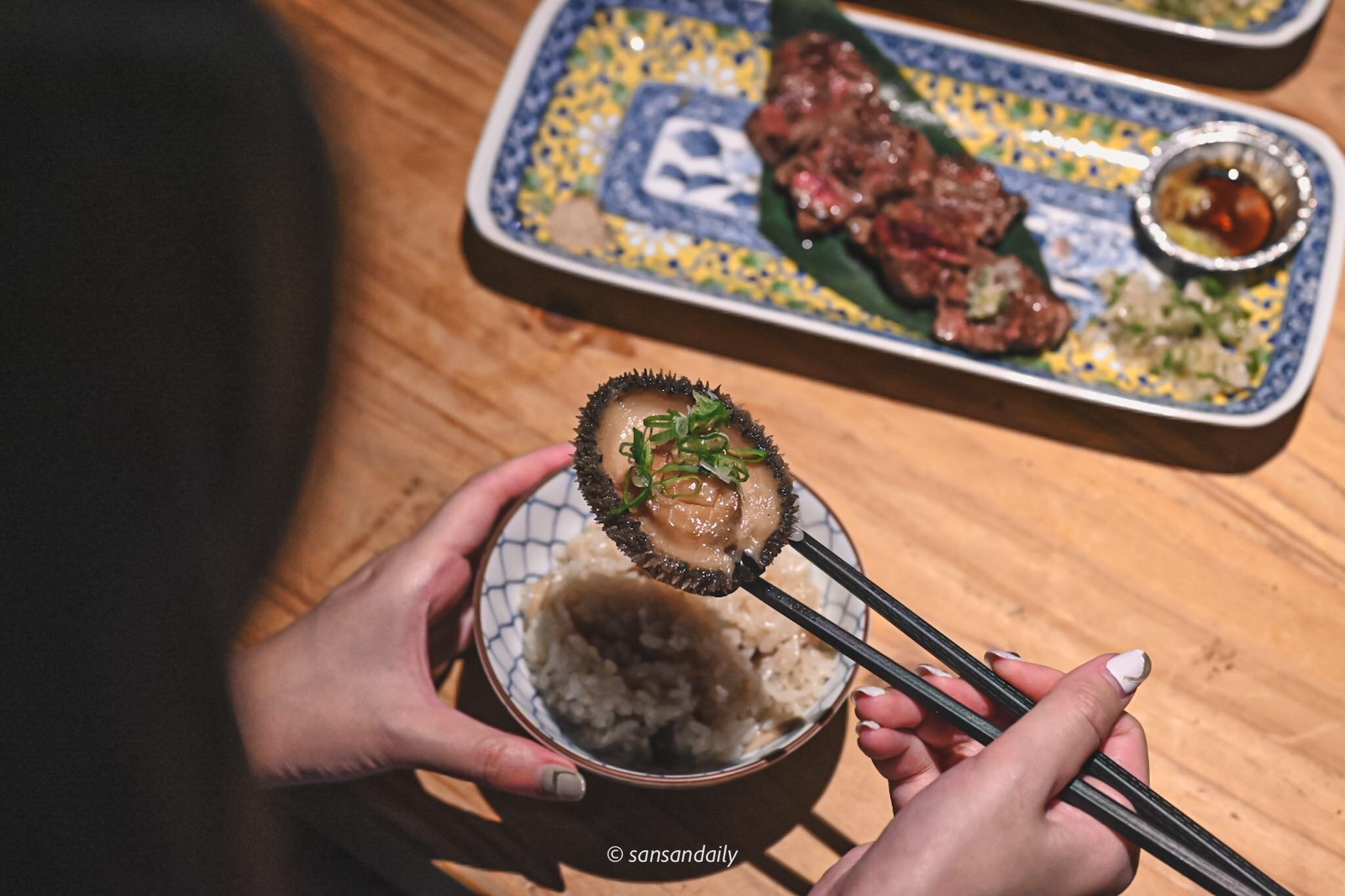 鮑魚雞汁燉飯肥大的南非鮑魚