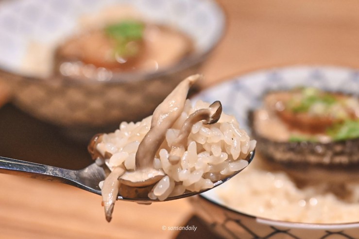 一匙鮑魚雞汁香菇炊飯特寫