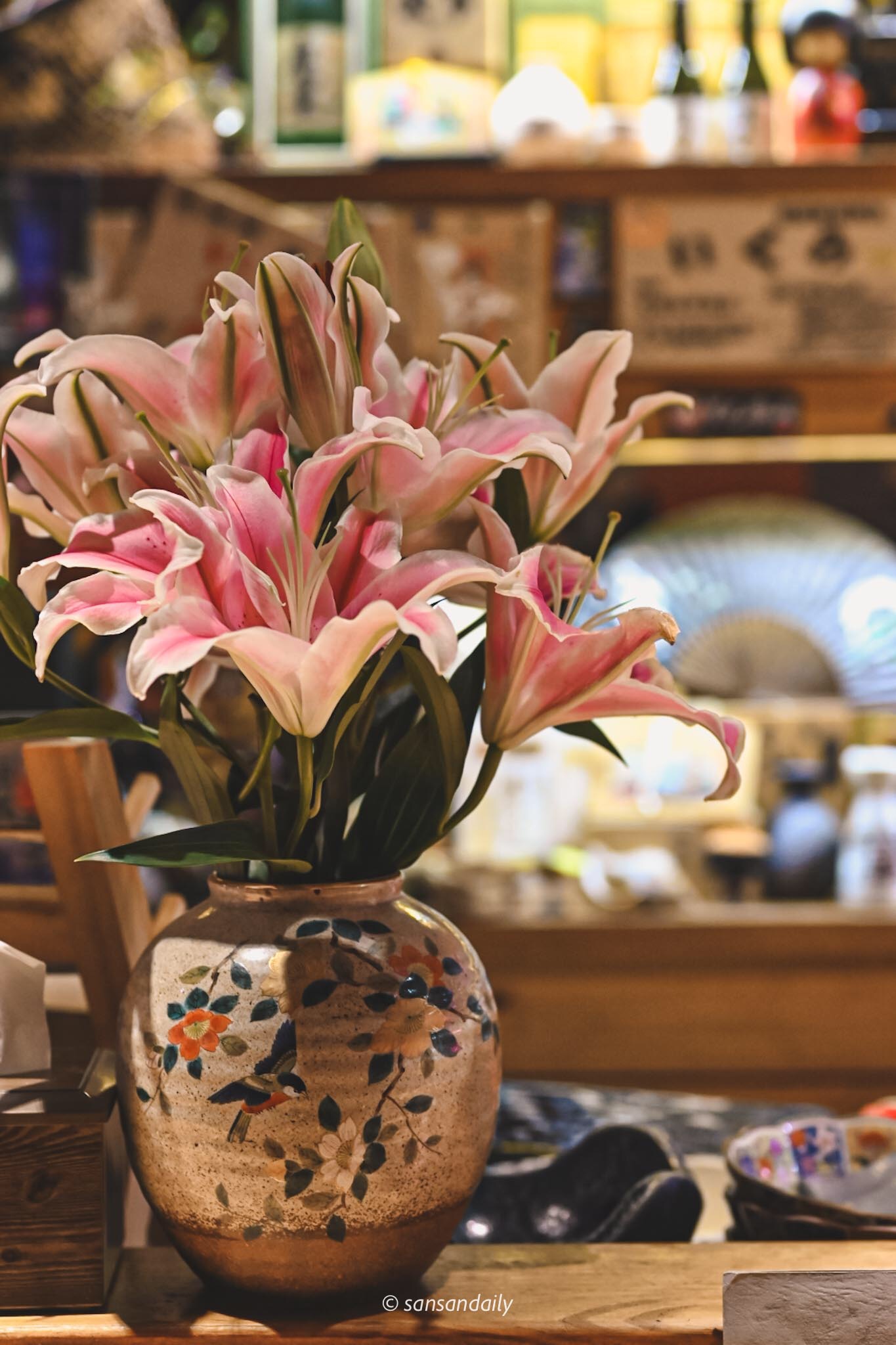 微風建一食堂吧台鮮花