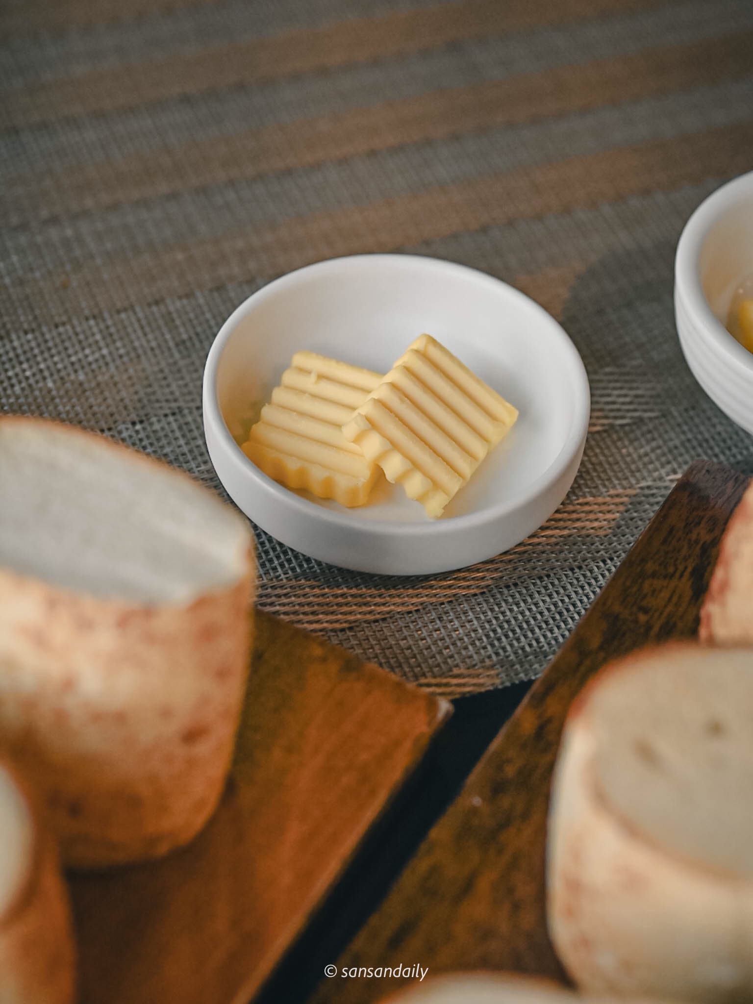 Mr.Tom爐烤肋眼牛排配餐 起司軟法的奶油塊