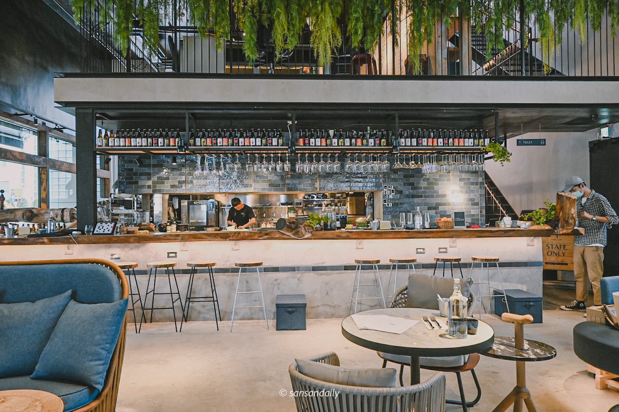 GUMGUM Beer & Wings雞翅酒吧內科店 長型吧台區