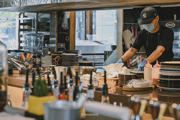 GUMGUM Beer & Wings開放式廚房料理情境圖