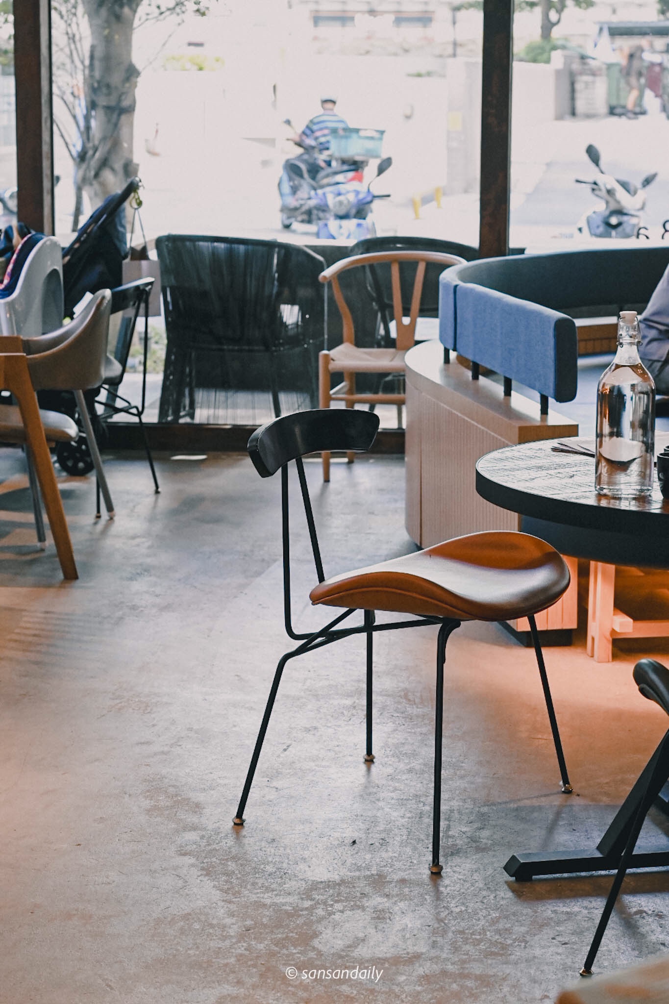 GUMGUM Beer & Wings雞翅酒吧內科店 設計師椅子特寫