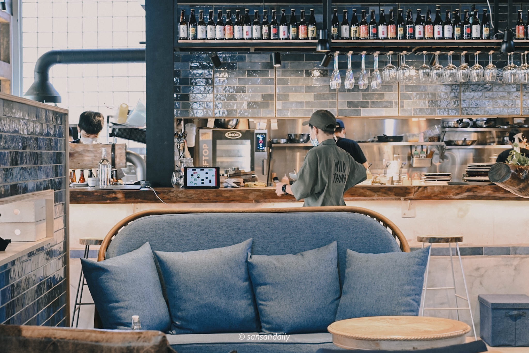 GUMGUM Beer & Wings雞翅酒吧內科店 雙人座沙發組特寫