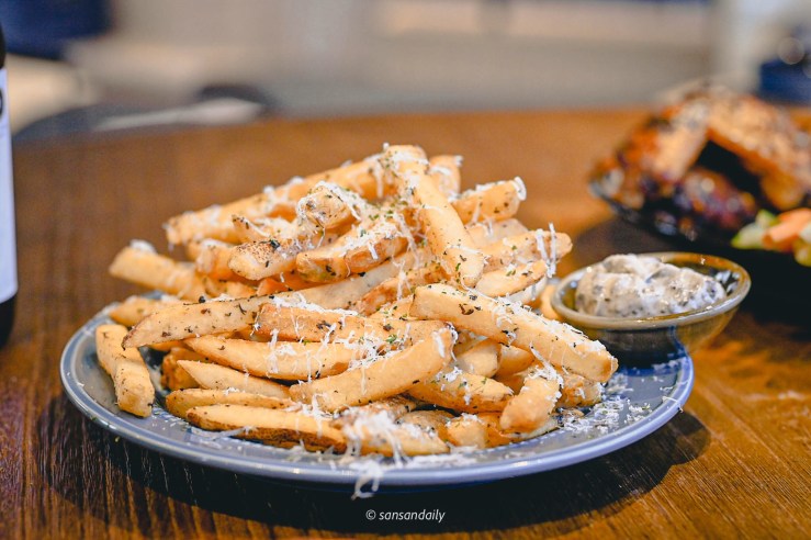 GUMGUM Beer & Wings女生必點松露薯條特寫