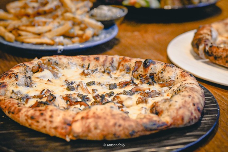 GUMGUM Beer & Wings 野菇松露披薩