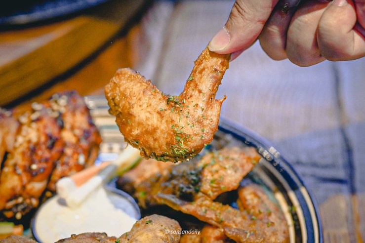 GUMGUM Beer & Wings經典金沙蛋黃雞翅特寫