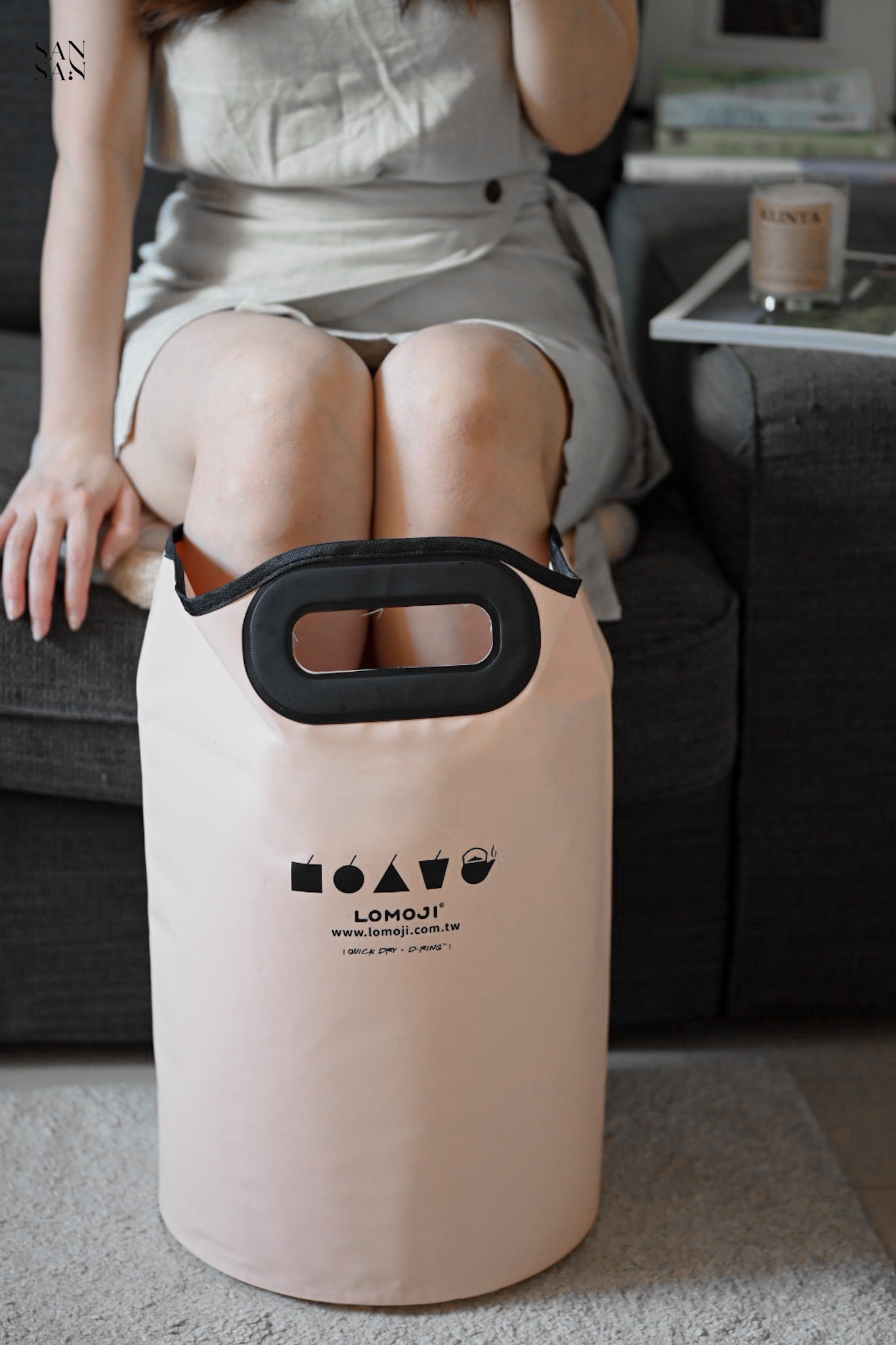 雙腳放在樂木集足浴袋中情境