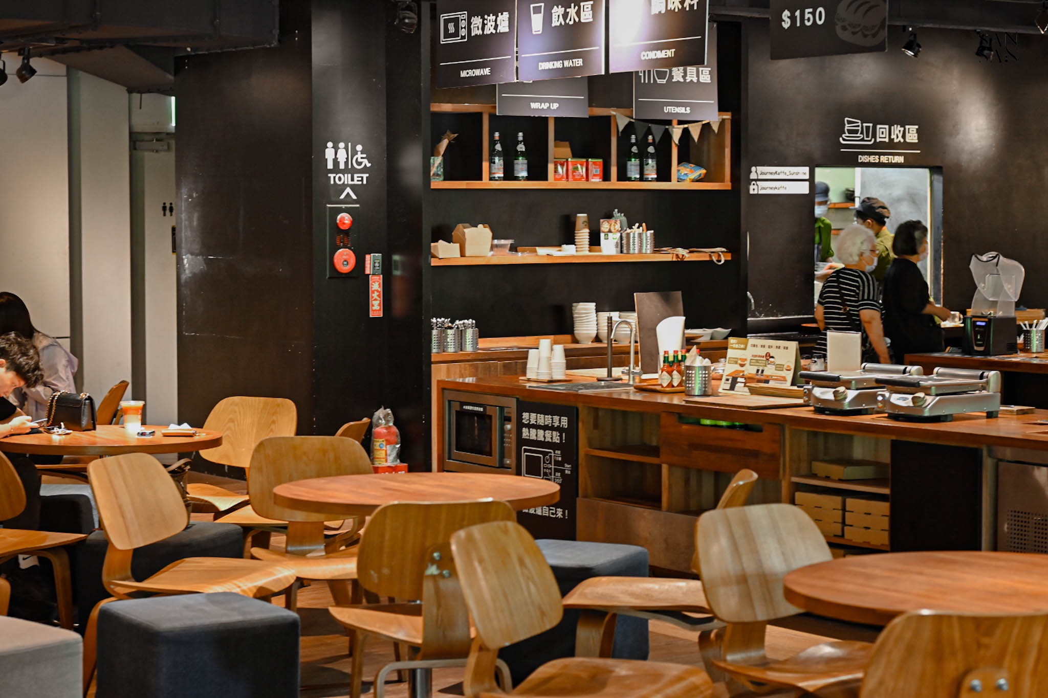 覺旅咖啡 內湖店 用餐空間 座位區