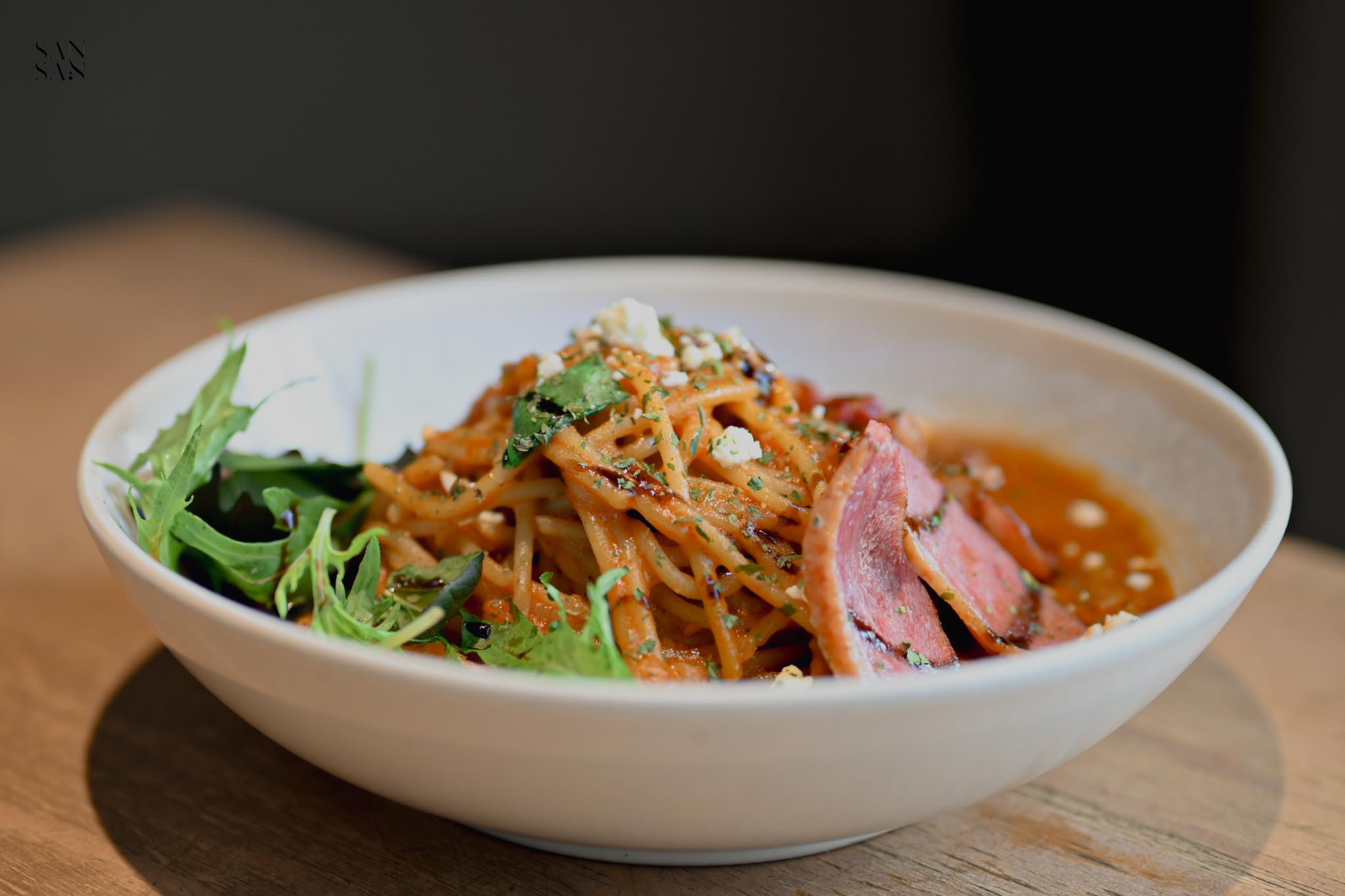 霧夜 蕃茄起司煙燻鴨胸義大利麵 餐點照片