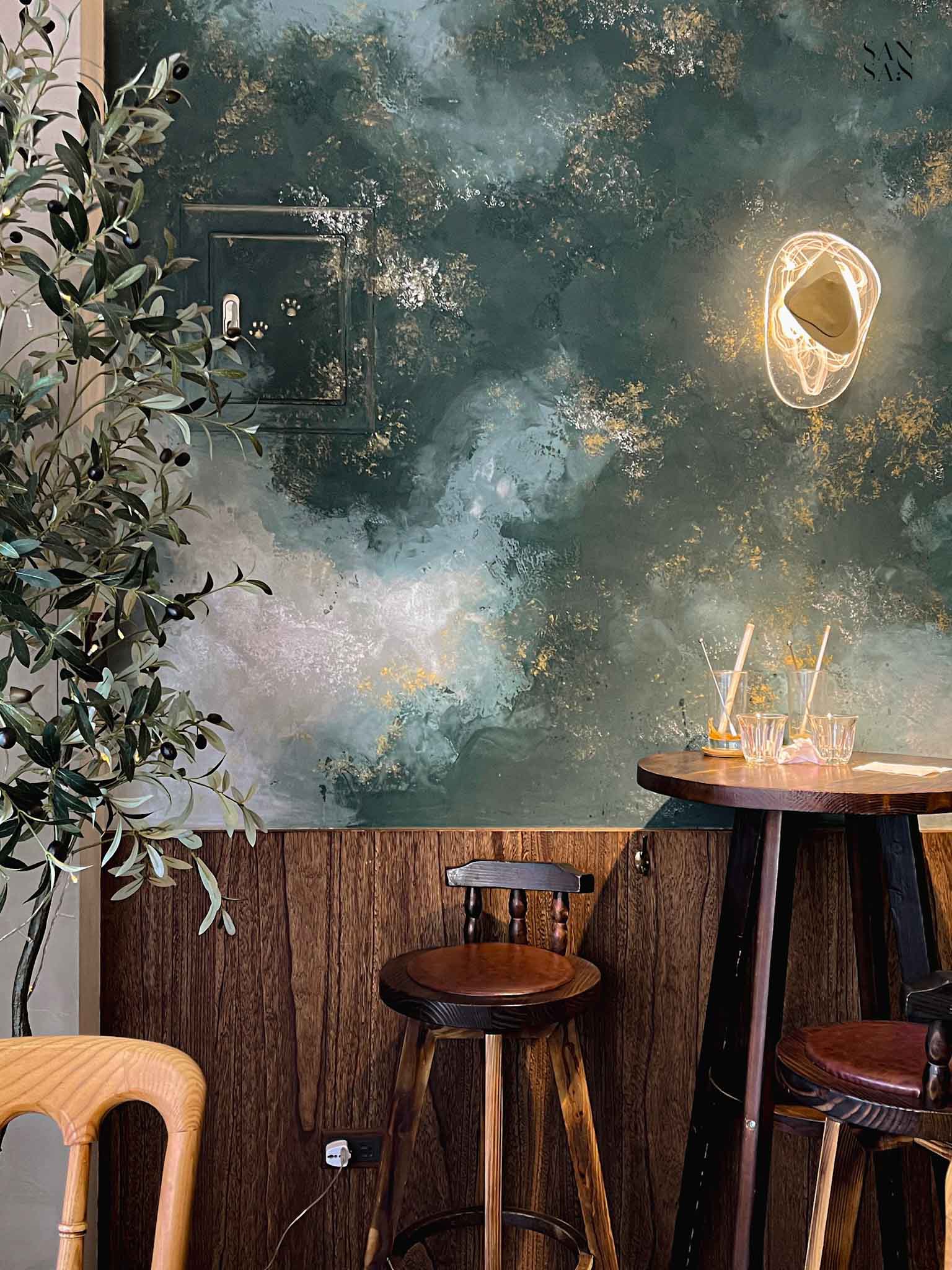 桃園早午餐-霧夜 高腳椅座位區