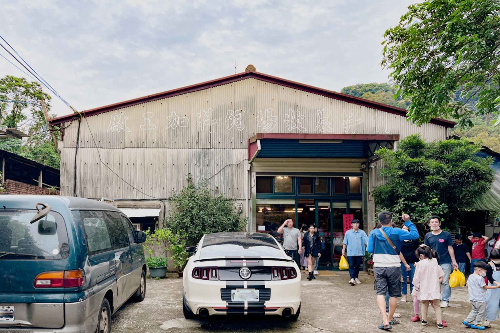 有雞料理 餐廳門口 一間鐵皮屋
