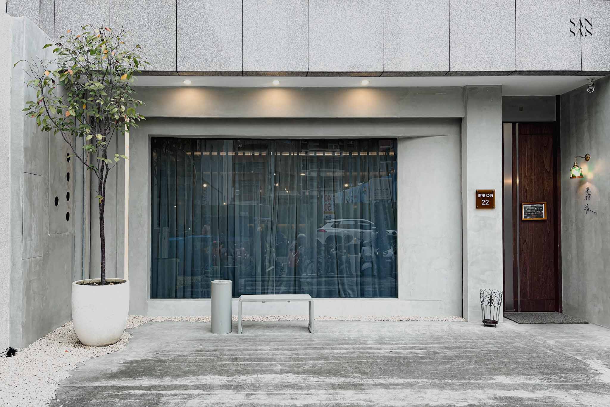 霧夜早午餐正門口