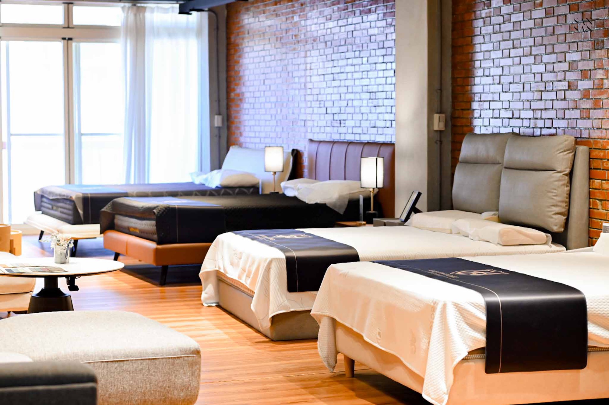 三樓展示的是 葛里芬家具自己設計的床墊系列